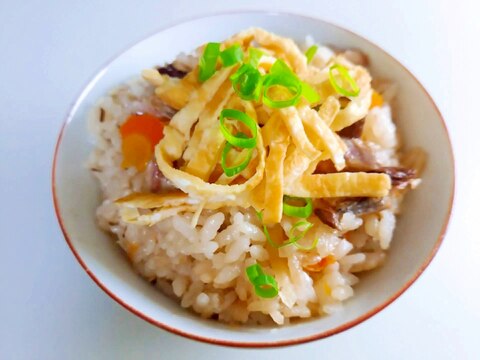 錦糸卵乗せ鯖缶炊き込みご飯